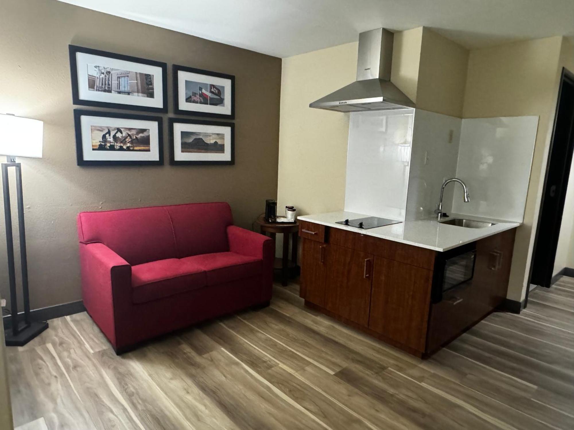 Wingate By Wyndham Tx Hotel
