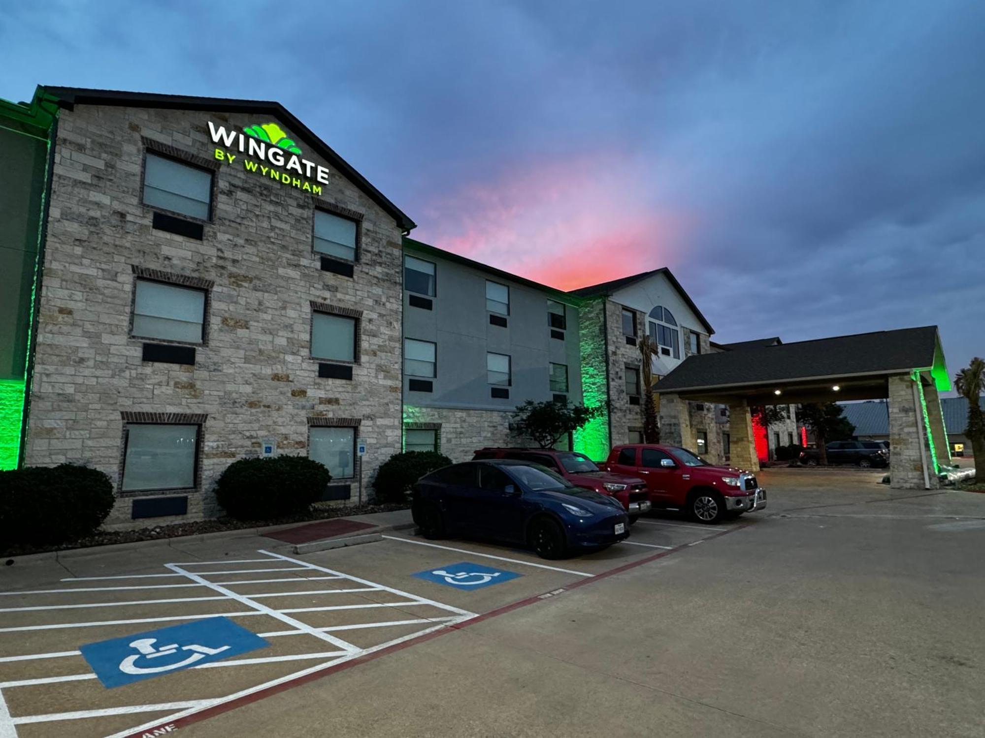Hotel Wingate By Wyndham Tx 3*