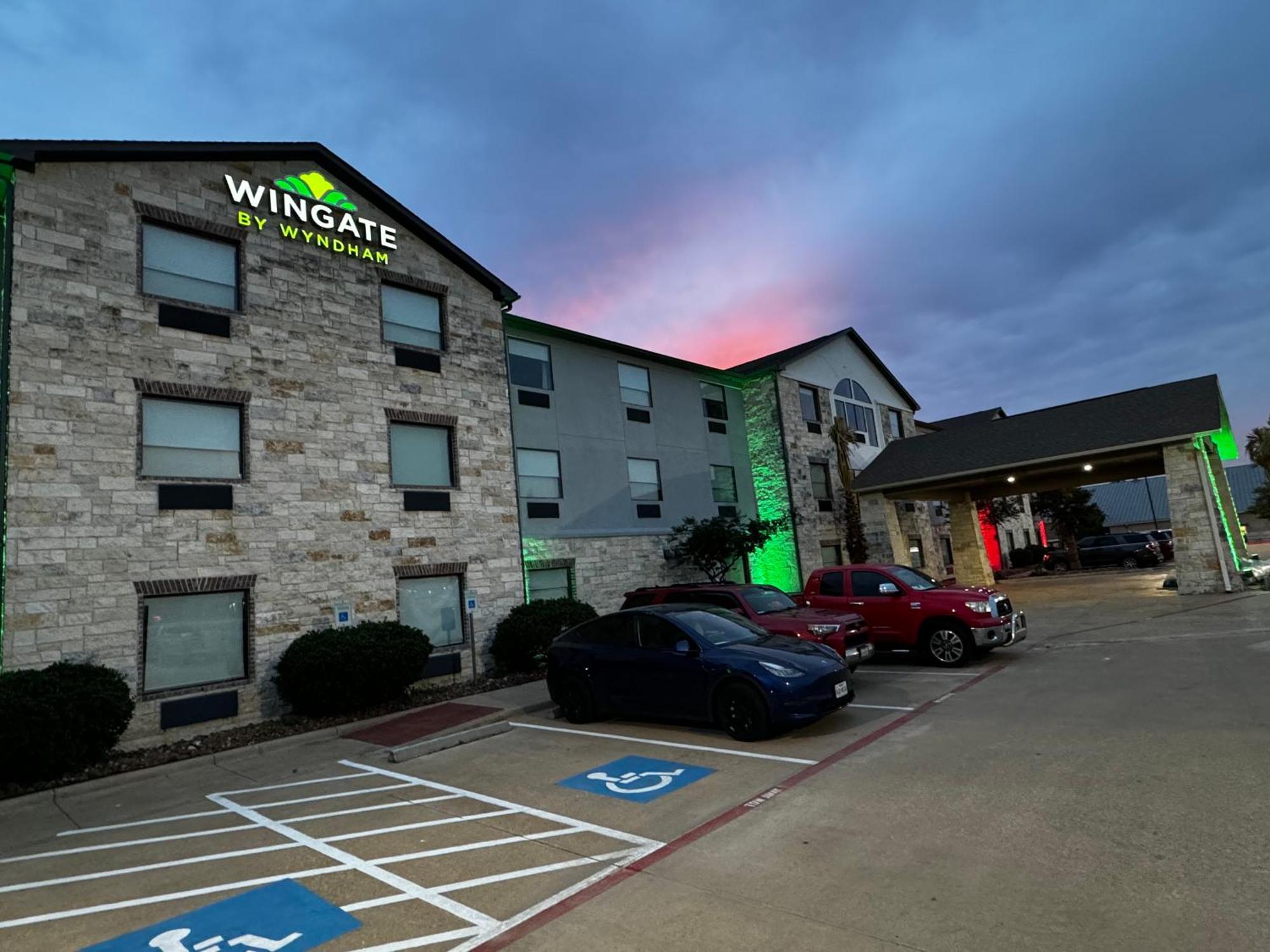 Wingate By Wyndham Tx Hotel